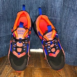 Nike girl’s sneakers 5Y